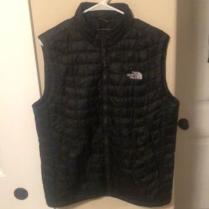 Men’s North Face light puffer vest